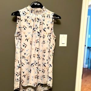 BOGO FREE ALL ITEMS! DR2 silvery white sleeveless mock neck blouse swallows L